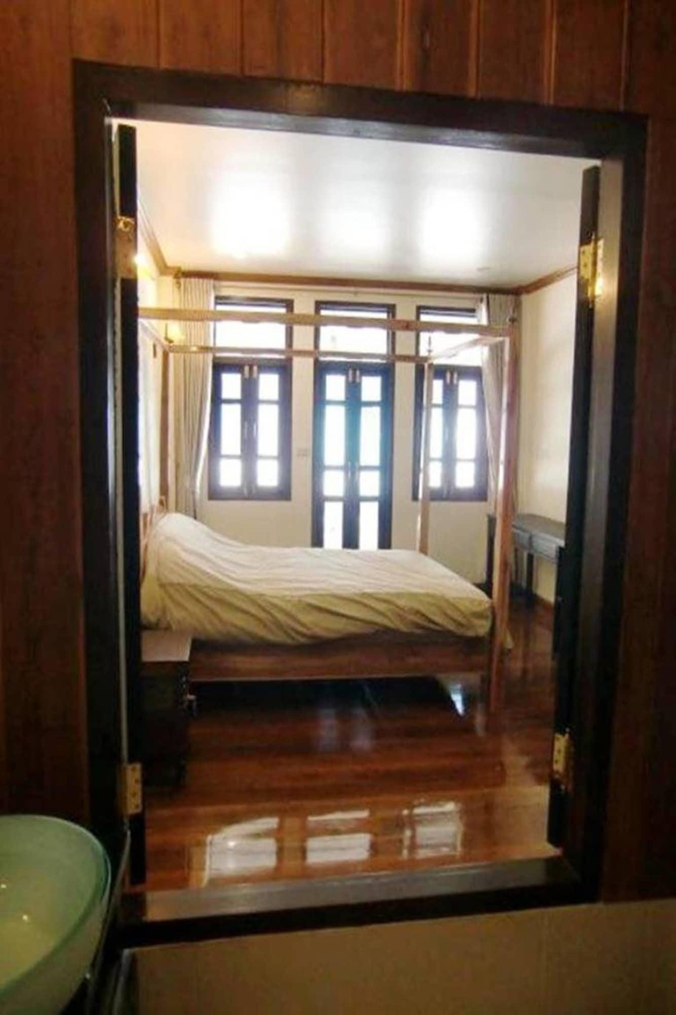 The Royal Thatien Village Bangkok Exterior foto
